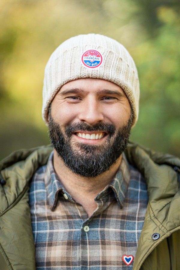 Beige patch hat